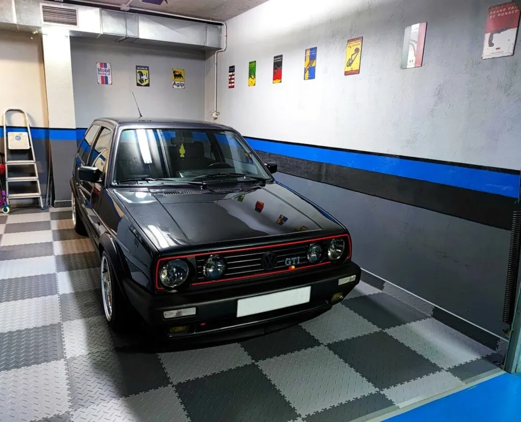 Pavimento garage in pvc Pavimento per garage in pvc a mattonella