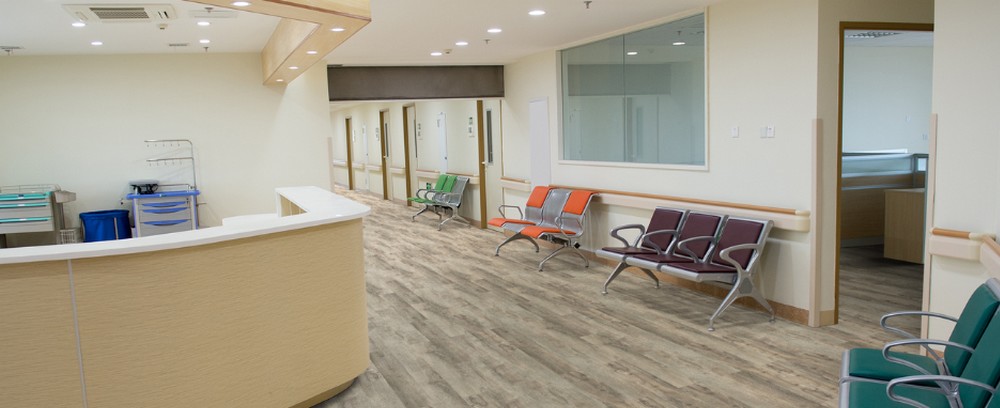Pavimento effetto legno studi medici e ambulatori Pavimenti per ambienti ospedalieri