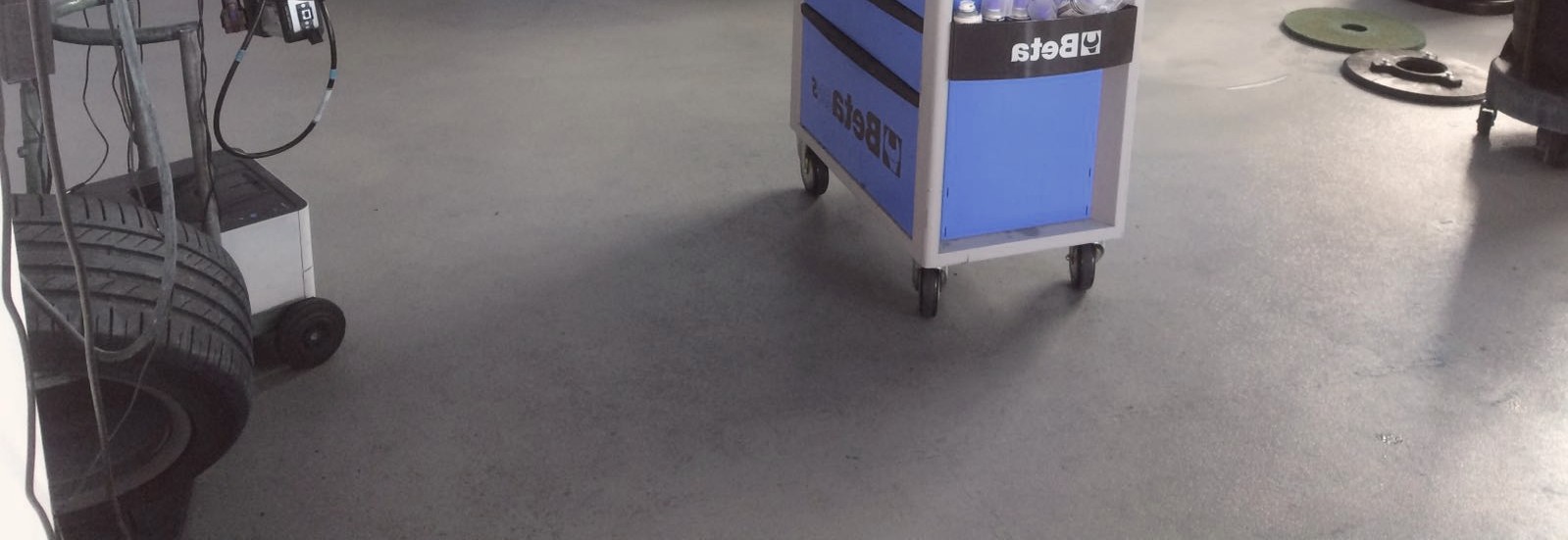 pavimento a incastro in pvc per officina