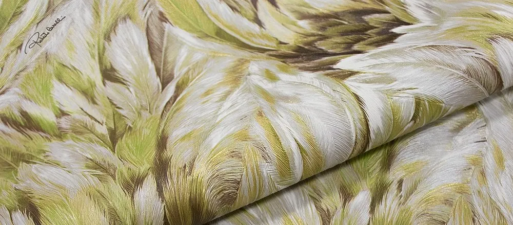 La carta da parati Roberto Cavalli più singolare Fiori di piume iridate