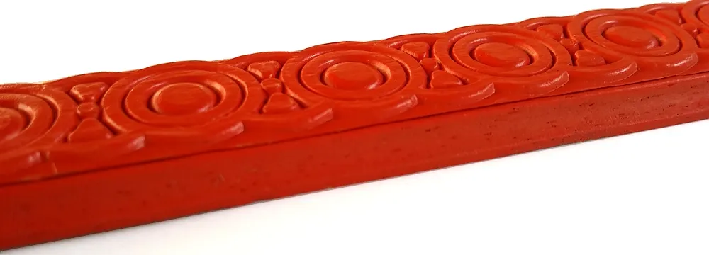 Asta arredamento vintage lavorata in colore rosso