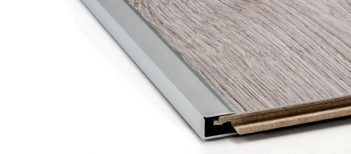 Terminale per la posa in opera dei pavimenti - Nanni Giancarlo Terminale per la posa in opera dei pavimenti profilo terminale laminato profili per pavimenti in lamianto - Nanni Giancarlo