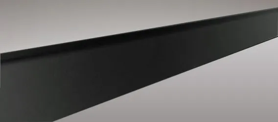 BATTISCOPA NERO | 100% legno laccato nero