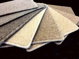TAPPETI SU MISURA | In Moquette con finitura in filo