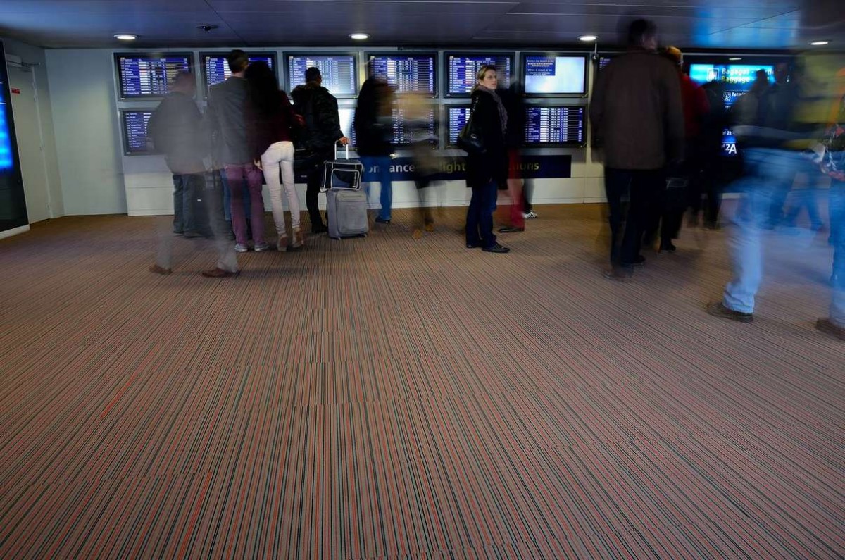 moquette in quadrotta Aeroporto Charles de Gaulle a Parigi moquette in quadrotta Aeroporto Charles de Gaulle a Parigi